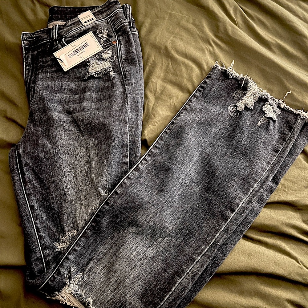 Judy Blue Boot Cut Mid Rise High Contrast Distressed Slim